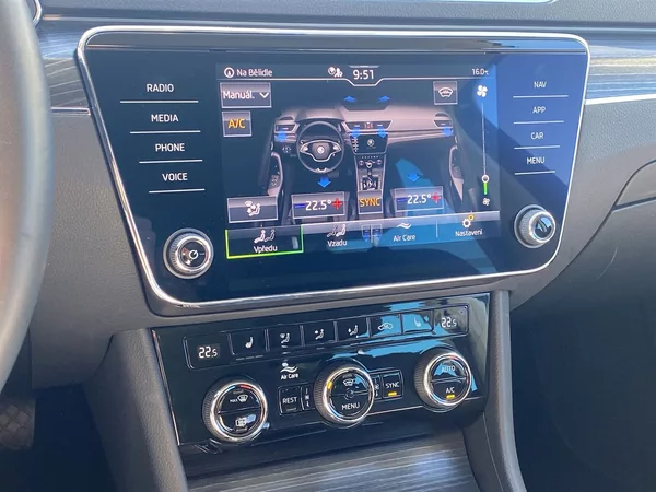Škoda Superb Combi 2.0 TDI DSG Style - foto 17