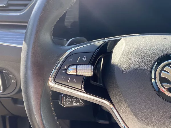 Škoda Superb Combi 2.0 TDI DSG Style - foto 18