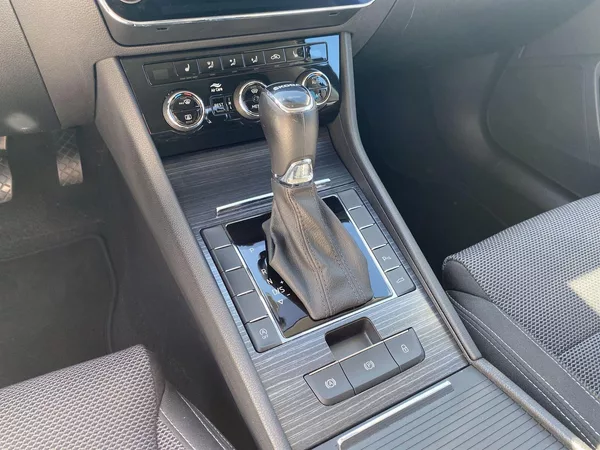 Škoda Superb Combi 2.0 TDI DSG Style - foto 23
