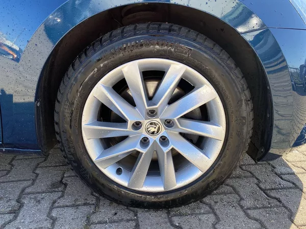 Škoda Superb Combi 2.0 TDI DSG Style - foto 31