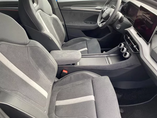 Škoda Kodiaq 2,0 TDI 142 kW 4x4 DSG Sportli - foto 9