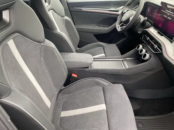 Škoda Kodiaq 2,0 TDI 142 kW 4x4 DSG Sportli - foto 9