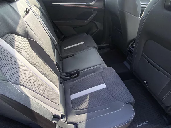 Škoda Kodiaq 2,0 TDI 142 kW 4x4 DSG Sportli - foto 17