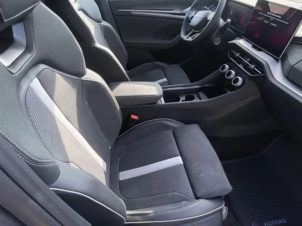 Škoda Kodiaq 2,0 TDI 142 kW 4x4 DSG Sportli - foto 18