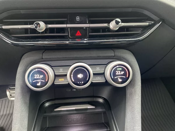 Škoda Kodiaq 2,0 TDI 142 kW 4x4 DSG Sportli - foto 20