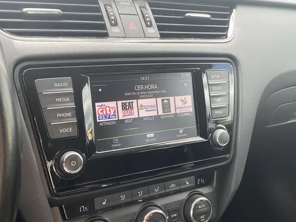 Škoda Octavia Combi 2.0 TDI Style - foto 14
