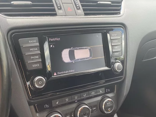 Škoda Octavia Combi 2.0 TDI Style - foto 15