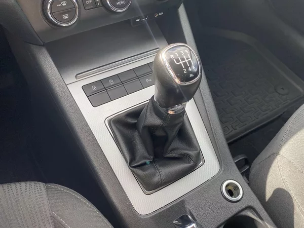 Škoda Octavia Combi 2.0 TDI Style - foto 17
