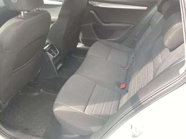 Škoda Octavia Combi 2.0 TDI Style - foto 9