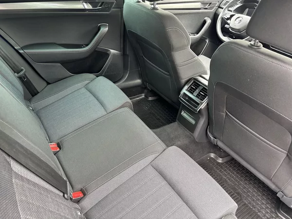 Škoda Superb Combi 1.4 TSI iV DSG Style - foto 11