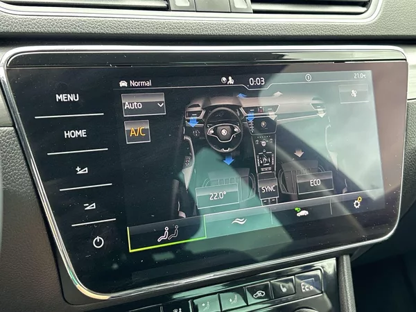 Škoda Superb Combi 1.4 TSI iV DSG Style - foto 15