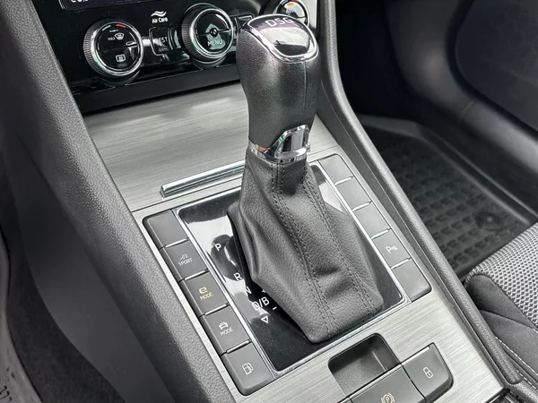 Škoda Superb Combi 1.4 TSI iV DSG Style - foto 16