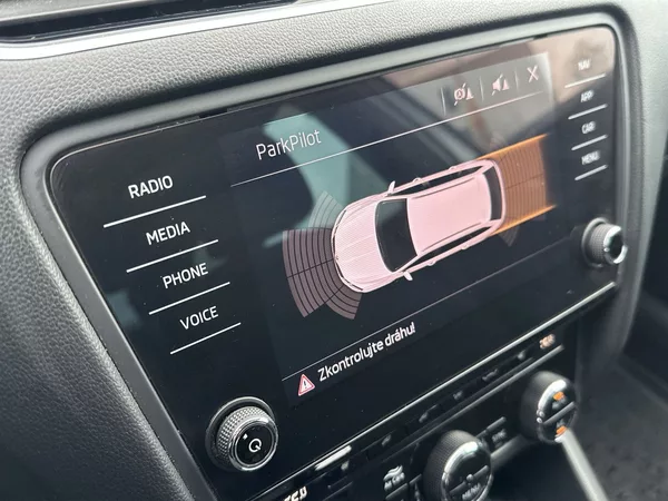 Škoda Octavia Combi 2.0 TDI DSG Style - foto 12
