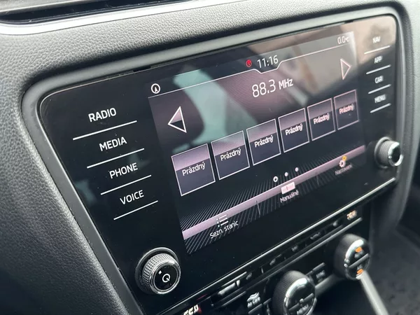 Škoda Octavia Combi 2.0 TDI DSG Style - foto 13
