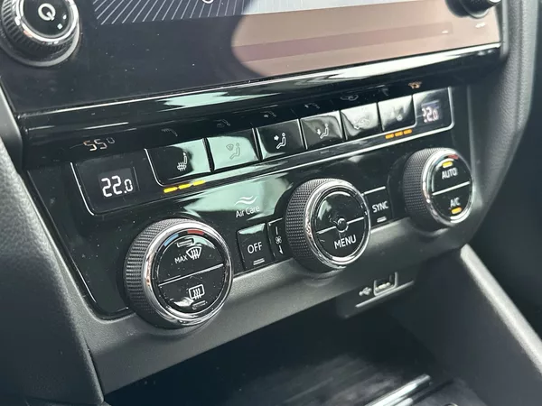 Škoda Octavia Combi 2.0 TDI DSG Style - foto 15