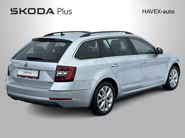 Škoda Octavia Combi 2.0 TDI DSG Style - foto 2