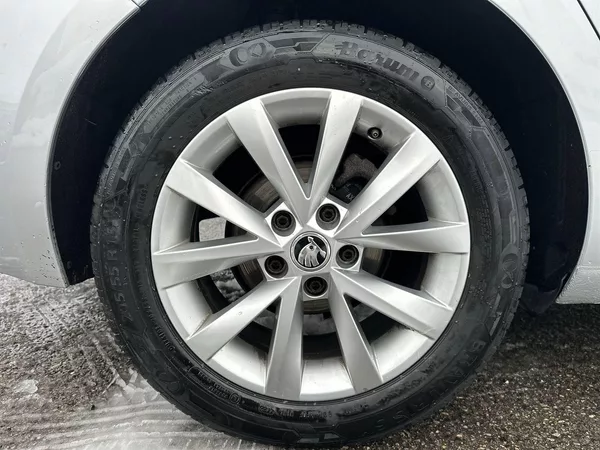 Škoda Octavia Combi 2.0 TDI DSG Style - foto 28