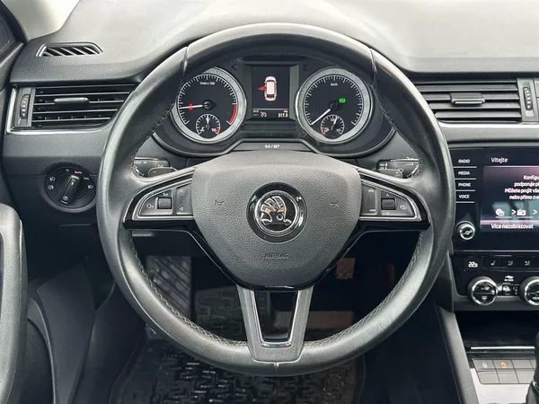 Škoda Octavia Combi 2.0 TDI DSG Style - foto 6