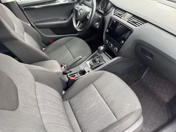 Škoda Octavia Combi 1.5 TSI G-TEC DSG Style - foto 9