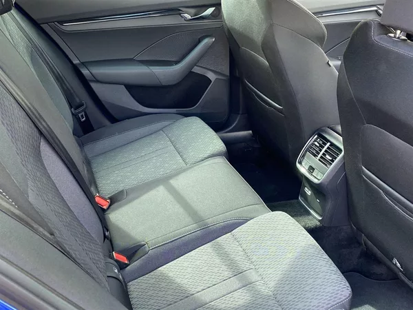 Škoda Octavia Combi 2.0 TDI 4x4 DSG Ambition - foto 11