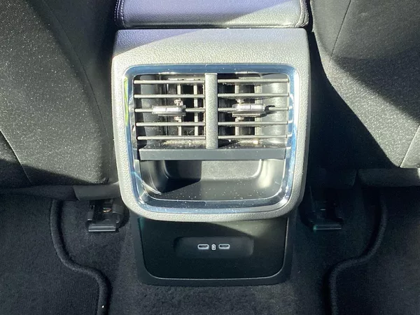 Škoda Octavia Combi 2.0 TDI Style - foto 25