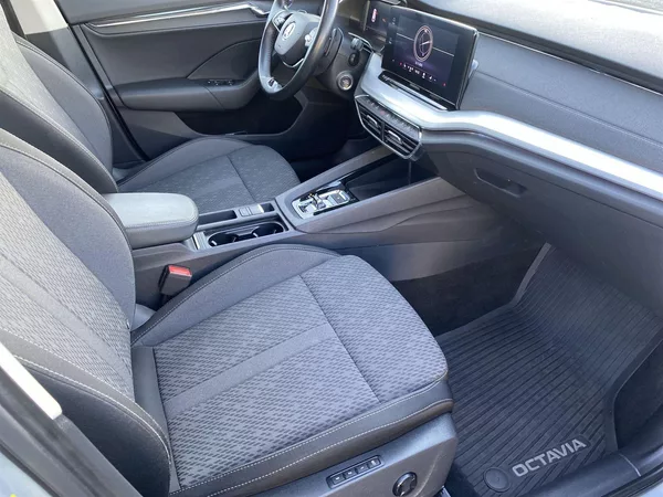 Škoda Octavia Combi 2.0 TDI DSG Style - foto 10