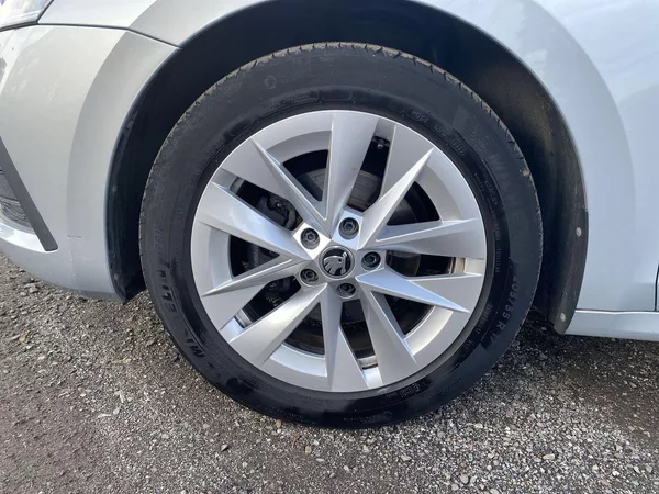 Škoda Octavia Combi 2.0 TDI DSG Style - foto 30