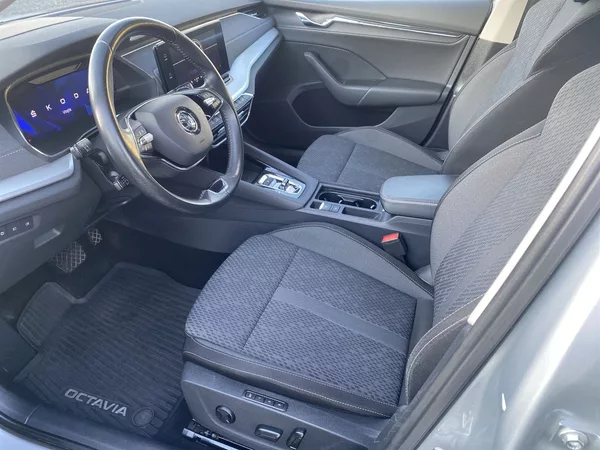 Škoda Octavia Combi 2.0 TDI DSG Style - foto 8