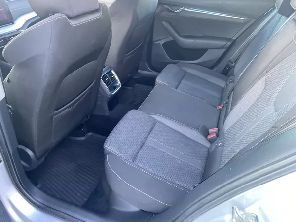 Škoda Octavia Combi 2.0 TDI DSG Style - foto 9