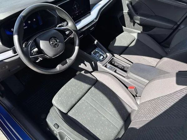 Škoda Octavia Combi 2.0 TDI DSG Ambition - foto 7