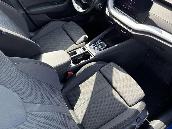 Škoda Octavia Combi 2.0 TDI DSG Ambition - foto 9