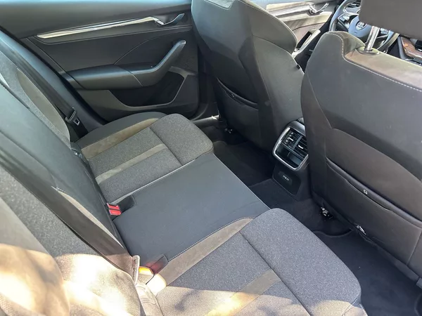 Škoda Octavia Combi 2.0 TDI DSG Style+ - foto 11