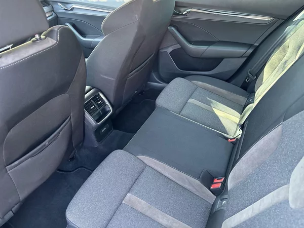 Škoda Octavia Combi 2.0 TDI DSG Style+ - foto 9