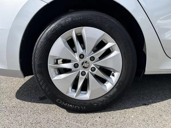 Škoda Octavia Combi 2.0 TDI 4x4 DSG Ambition - foto 28