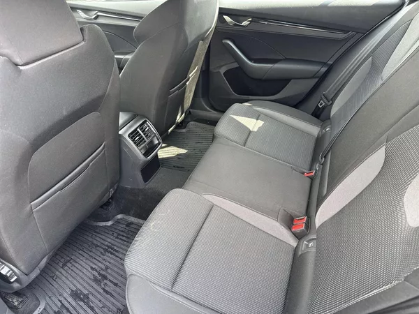 Škoda Octavia Combi 2.0 TDI 4x4 DSG Ambition - foto 8