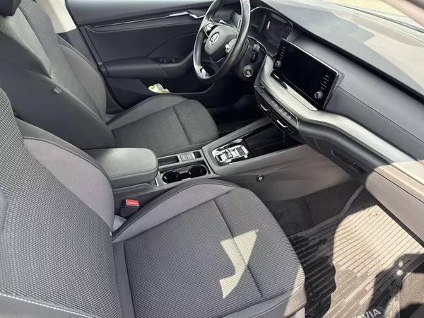 Škoda Octavia Combi 2.0 TDI 4x4 DSG Ambition - foto 9