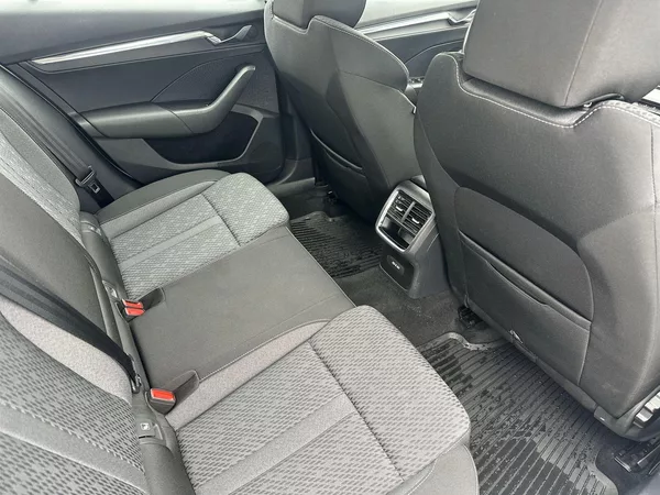 Škoda Octavia Combi 1.5 TSI M-HEV DSG Style - foto 10