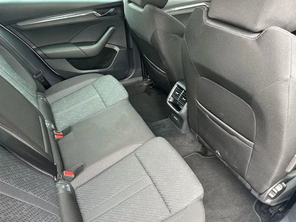 Škoda Octavia Combi 2.0 TDI DSG Style + - foto 10