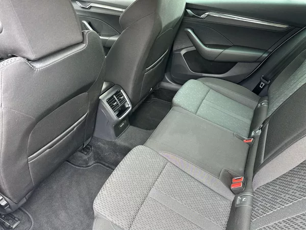 Škoda Octavia Combi 2.0 TDI DSG Style + - foto 8