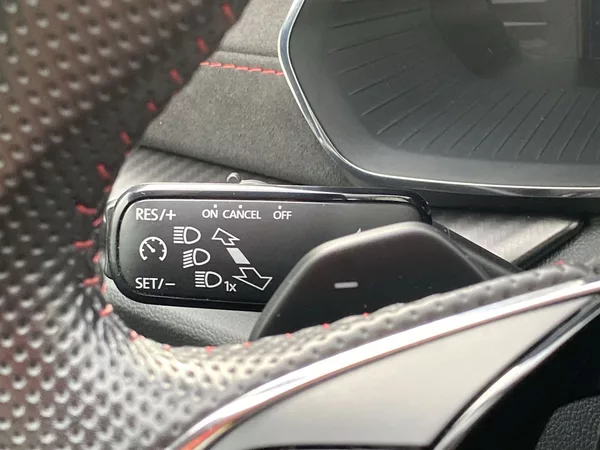 Škoda Octavia Combi 2.0 TDI DSG RS - foto 13