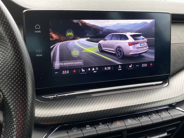 Škoda Octavia Combi 2.0 TDI DSG RS - foto 21