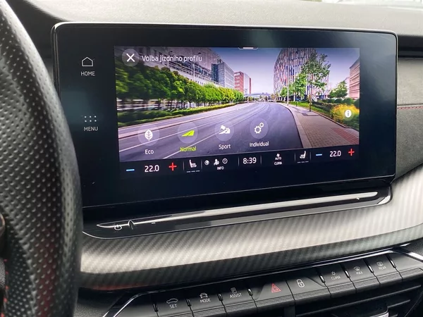 Škoda Octavia Combi 2.0 TDI DSG RS - foto 22