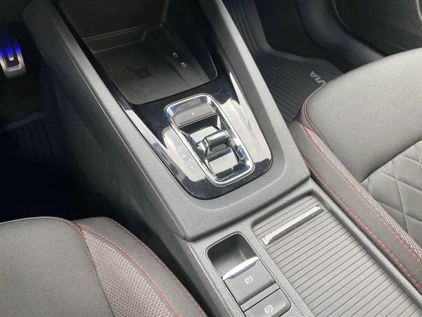 Škoda Octavia Combi 2.0 TDI DSG RS - foto 26