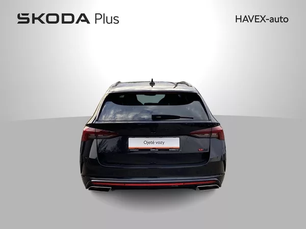 Škoda Octavia Combi 2.0 TDI DSG RS - foto 34