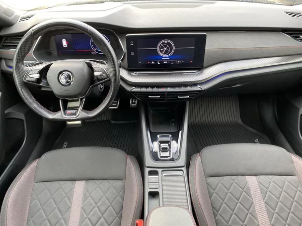 Škoda Octavia Combi 2.0 TDI DSG RS - foto 5