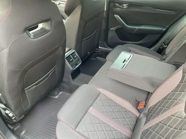 Škoda Octavia Combi 2.0 TDI DSG RS - foto 8