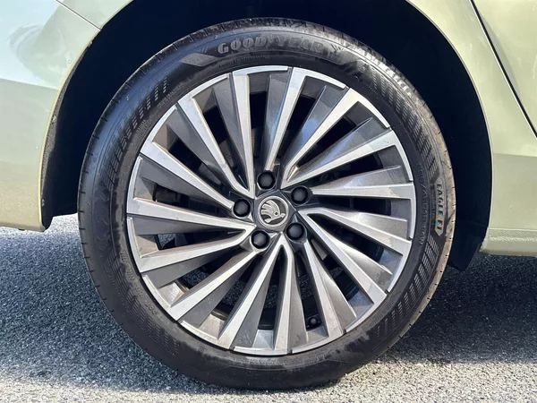 Škoda Superb 2.0 TDI 4x4 DSG L&K - foto 30
