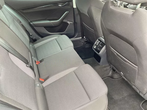 Škoda Octavia 1.5 TSI Ambition+ - foto 9