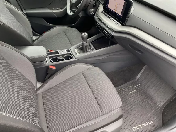 Škoda Octavia 1.5 TSI Ambition+ - foto 8