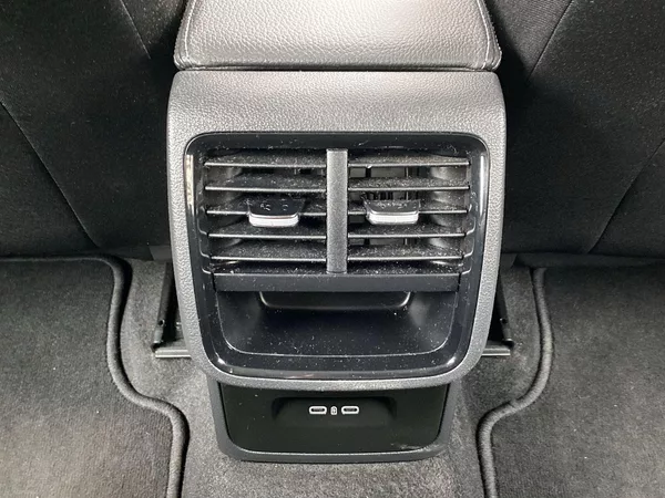 Škoda Octavia 1.5 TSI Selection - foto 24